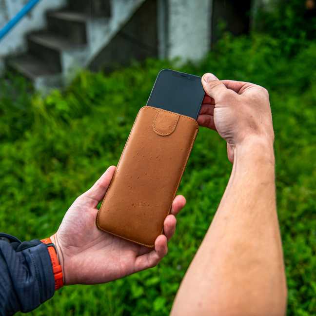 Univerzální pouzdro na mobil z pravé kůže