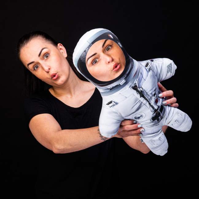Miniklon Astronautka ve skafandru