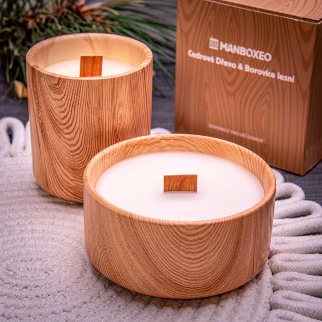 Výhodná sada svíček v dřevěném dekoru 2x220 g
